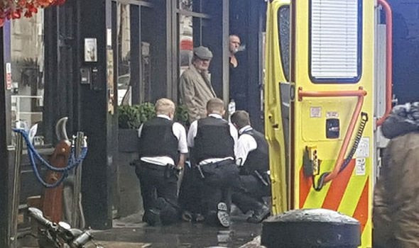 Ανδρας μαχαιρώθηκε στον λαιμό στο κέντρο του Λονδίνου – Ενας ύποπτος συνελήφθη